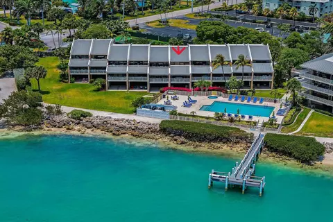 1133 W Ocean Dr #6, Key Colony Beach, FL 33051