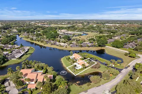 2211 Las Casitas Dr, Wellington, FL 33414