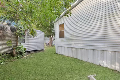Exterior - 222 Cuba Rd, Tavernier, FL 33070 photo 5 of 7