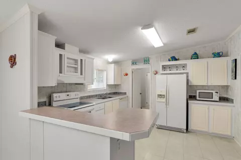 Kitchen - 222 Cuba Rd, Tavernier, FL 33070 photo 1 of 4