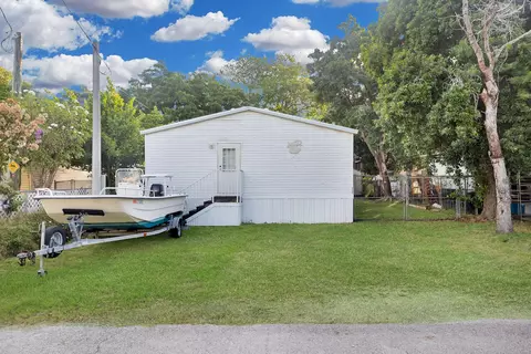 Exterior - 222 Cuba Rd, Tavernier, FL 33070 photo 3 of 7