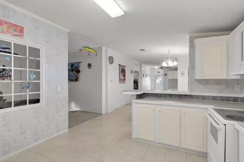 Kitchen - 222 Cuba Rd, Tavernier, FL 33070 photo 4 of 4