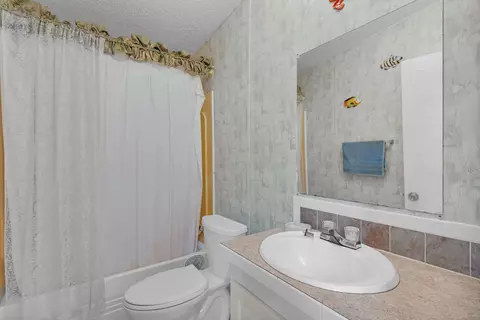Bath - 222 Cuba Rd, Tavernier, FL 33070 photo 1 of 3