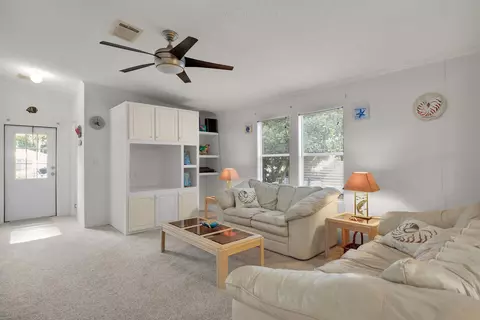 Living - 222 Cuba Rd, Tavernier, FL 33070 photo 4 of 6