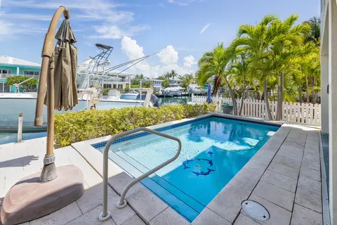 Exterior - 112 Leoni Dr, Islamorada, FL 33036 photo 10 of 25
