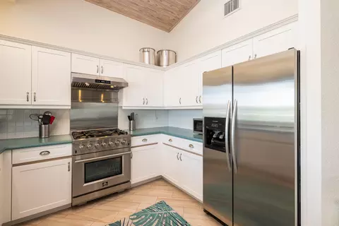 Kitchen - 112 Leoni Dr, Islamorada, FL 33036 photo 3 of 4