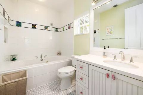 Bath - 112 Leoni Dr, Islamorada, FL 33036 photo 3 of 4