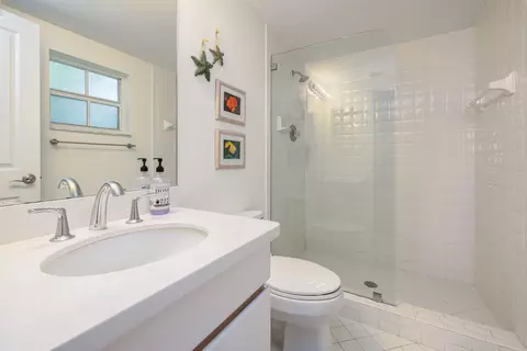 Bath - 112 Leoni Dr, Islamorada, FL 33036 photo 4 of 4