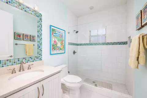 Bath - 112 Leoni Dr, Islamorada, FL 33036 photo 1 of 4