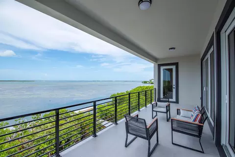 711 W Indies Dr, Ramrod Key, FL 33042