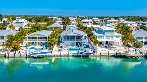 556 E Caribbean Dr, Summerland Key, FL 33042