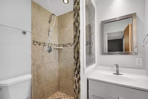 Bath - 427 89th Street Ocean Street Ocean, Marathon, FL 33050 photo 1 of 3