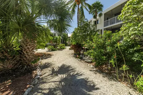 Exterior - 133 Coco Plum Dr #35, Marathon, FL 33050 photo 4 of 7