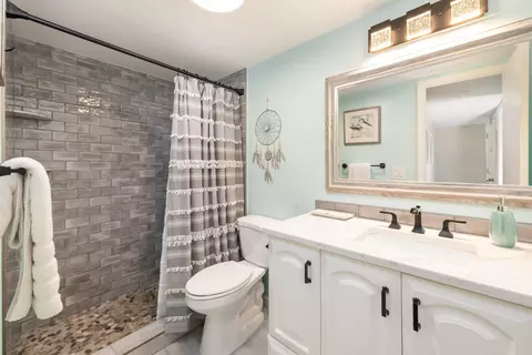 Bath - 133 Coco Plum Dr #35, Marathon, FL 33050 photo 1 of 1