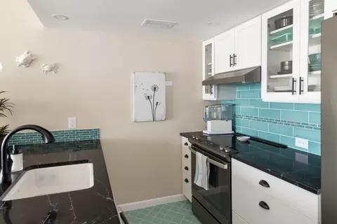Kitchen - 133 Coco Plum Dr #35, Marathon, FL 33050 photo 3 of 3