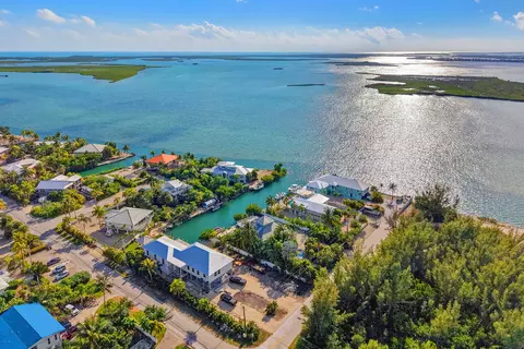 View/Area - 16640 Cypress Rd, Sugarloaf Key, FL 33042 photo 4 of 8