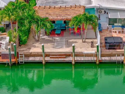 290 4th St, Key Colony, FL 33051