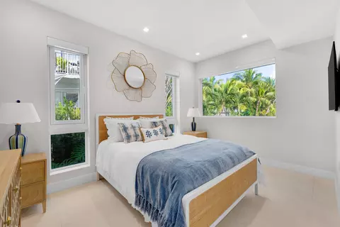 Bedroom - 180 Pompano Dr, Key Largo, FL 33037 photo 7 of 9