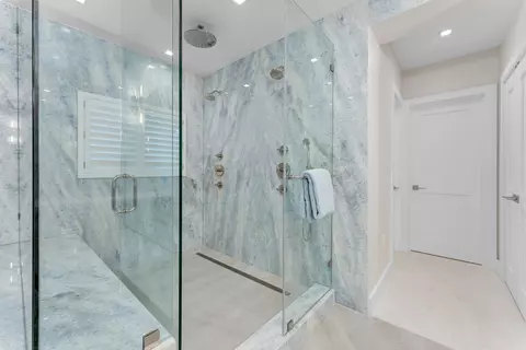 Bath - 180 Pompano Dr, Key Largo, FL 33037 photo 4 of 9