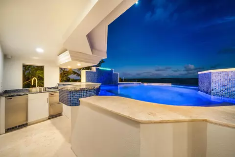 Exterior - 180 Pompano Dr, Key Largo, FL 33037 photo 7 of 14