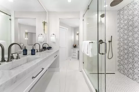 Bath - 180 Pompano Dr, Key Largo, FL 33037 photo 6 of 9