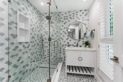 Bath - 180 Pompano Dr, Key Largo, FL 33037 photo 9 of 9
