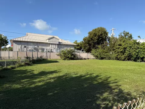 2 Dolphin Rd, Big Coppitt, FL 33040