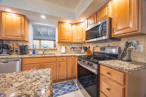 Kitchen - 2266 Dolphin Dr, Marathon, FL 33050 photo 1 of 5