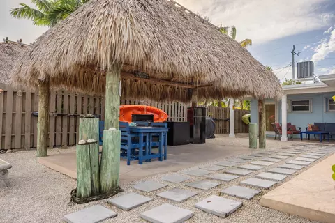 Exterior - 2266 Dolphin Dr, Marathon, FL 33050 photo 3 of 17
