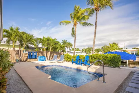Exterior - 2266 Dolphin Dr, Marathon, FL 33050 photo 13 of 17