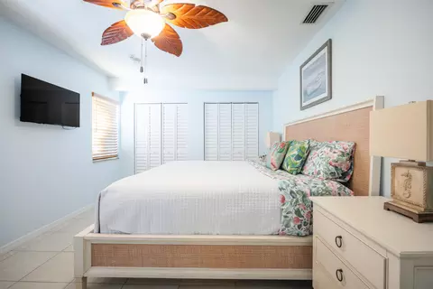 Bedroom - 2266 Dolphin Dr, Marathon, FL 33050 photo 3 of 4