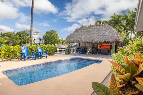Exterior - 2266 Dolphin Dr, Marathon, FL 33050 photo 10 of 17