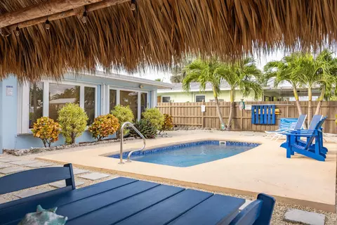 Exterior - 2266 Dolphin Dr, Marathon, FL 33050 photo 7 of 17