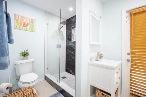 Bath - 2266 Dolphin Dr, Marathon, FL 33050 photo 4 of 4