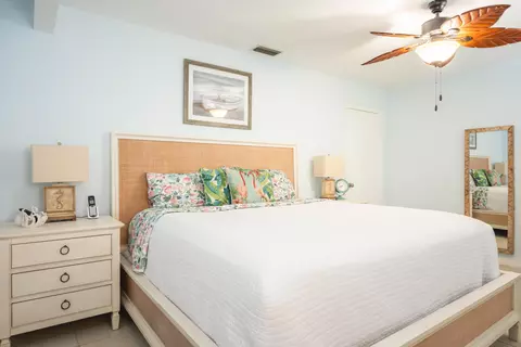 Bedroom - 2266 Dolphin Dr, Marathon, FL 33050 photo 4 of 4