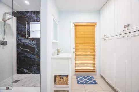 Bath - 2266 Dolphin Dr, Marathon, FL 33050 photo 2 of 4