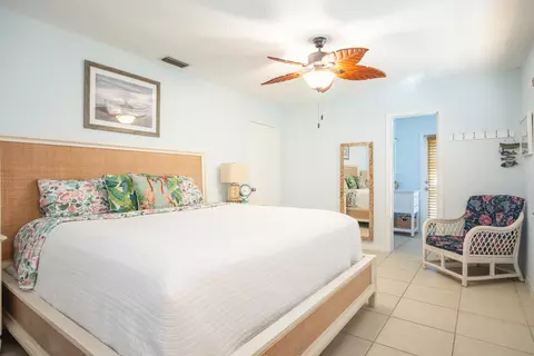 Bedroom - 2266 Dolphin Dr, Marathon, FL 33050 photo 2 of 4