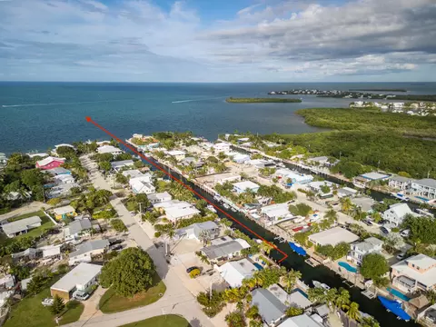 View/Area - 2266 Dolphin Dr, Marathon, FL 33050 photo 3 of 4