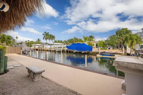 Exterior - 2266 Dolphin Dr, Marathon, FL 33050 photo 5 of 17