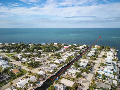 View/Area - 2266 Dolphin Dr, Marathon, FL 33050 photo 2 of 4