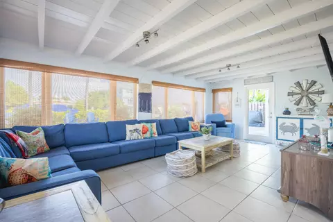 Living - 2266 Dolphin Dr, Marathon, FL 33050 photo 2 of 6