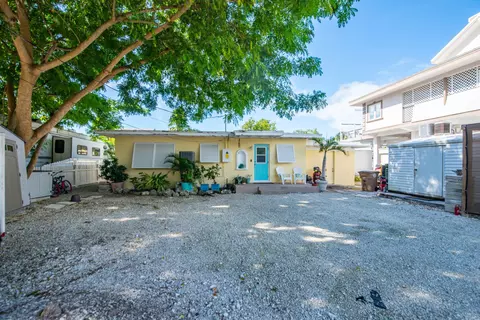 360 W Shore Dr, Summerland Key, FL 33042