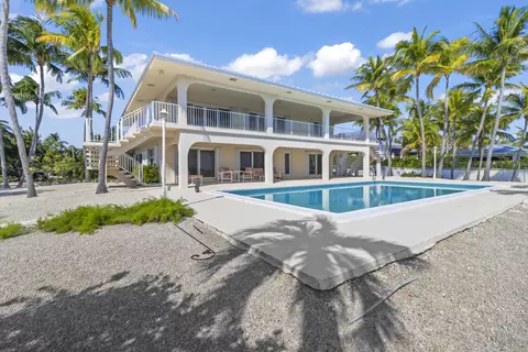 Exterior - 341 E Seaview Dr, Marathon, FL 33050 photo 6 of 8