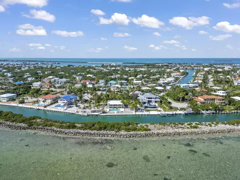 View/Area - 341 E Seaview Dr, Marathon, FL 33050 photo 7 of 10