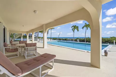 Exterior - 341 E Seaview Dr, Marathon, FL 33050 photo 5 of 8