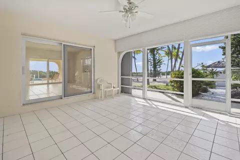 Exterior - 341 E Seaview Dr, Marathon, FL 33050 photo 4 of 8