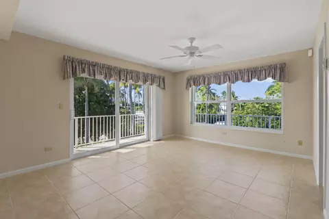 Living - 341 E Seaview Dr, Marathon, FL 33050 photo 5 of 9