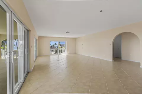 Living - 341 E Seaview Dr, Marathon, FL 33050 photo 3 of 9