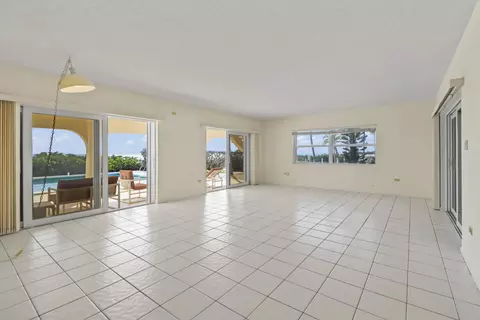 Living - 341 E Seaview Dr, Marathon, FL 33050 photo 8 of 9