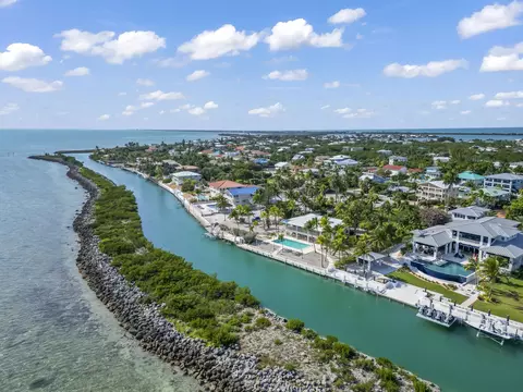 View/Area - 341 E Seaview Dr, Marathon, FL 33050 photo 4 of 10